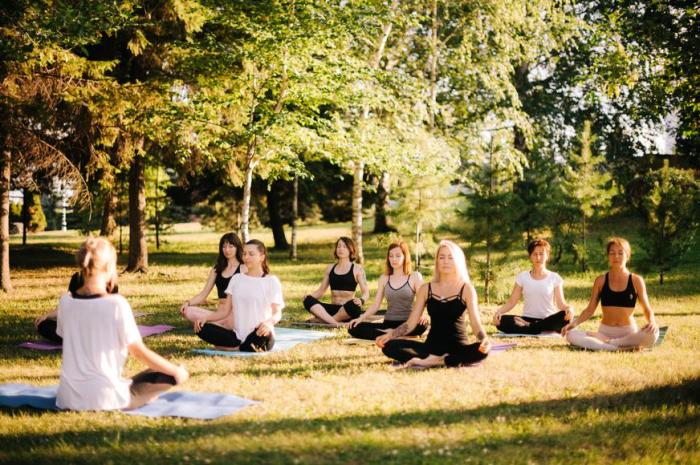 6 Benefits of Group Meditation